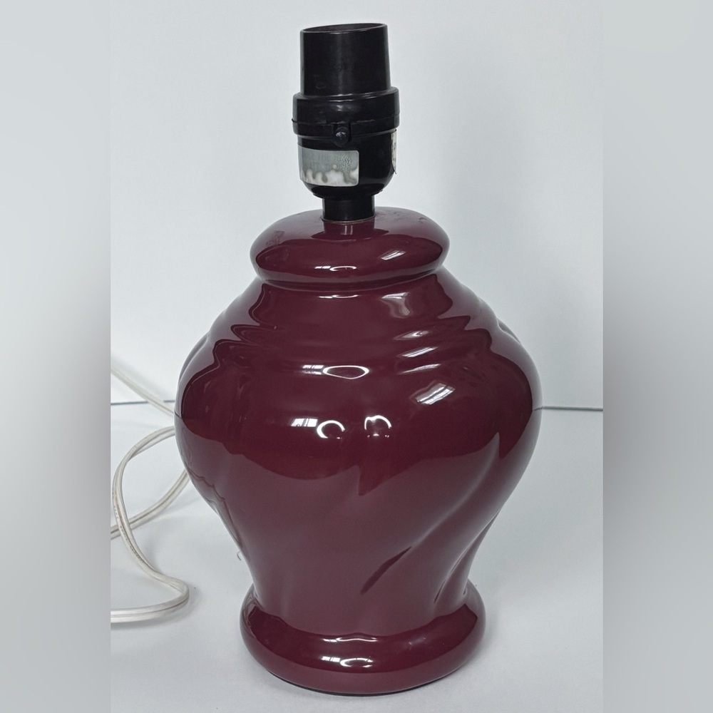 Vintage Oxblood Red Ceramic Table Lamp Mid Century MCM Cottage Goth Dark Romance - Picture 4 of 9